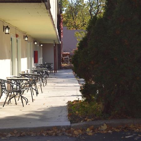 Cascades Inn Bloomington Exterior photo